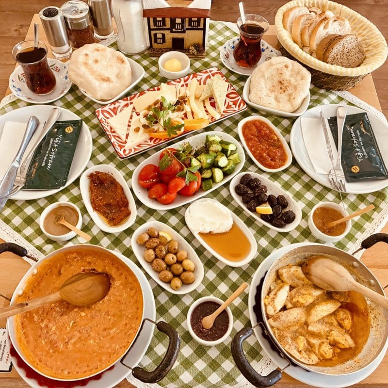 Yiğit Serpme Kahvaltı