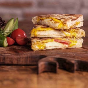 Kıbrıs Usulü Bazlama Tost