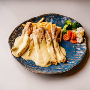 Cafe de Paris Soslu Tavuk